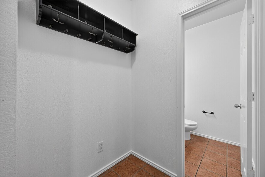 Building Photo - 1009 Youkum Ct