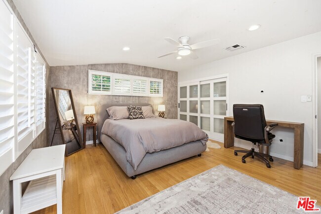 Building Photo - 22428 Victory Blvd