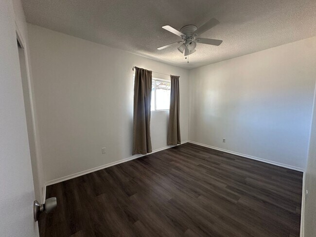 Building Photo - Newly Remodeled 2 bed 1 bath home!