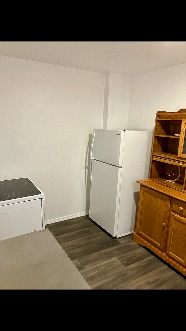 Building Photo - 906 n Bread