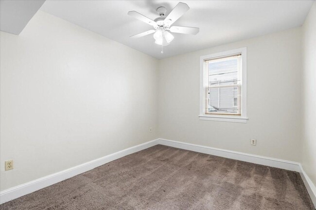 Building Photo - 100 E 8th St