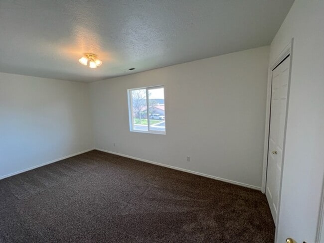 Building Photo - Dixie Downs Townhouse