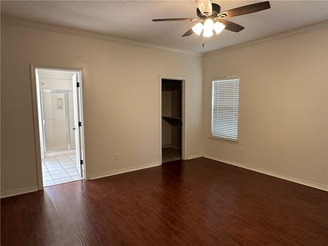 Building Photo - 1836 Augusta Dr W