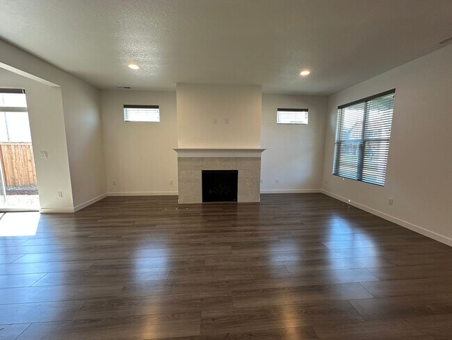 Building Photo - 1404 S 29th Blvd