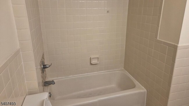 Building Photo - 306 Lake Shore S