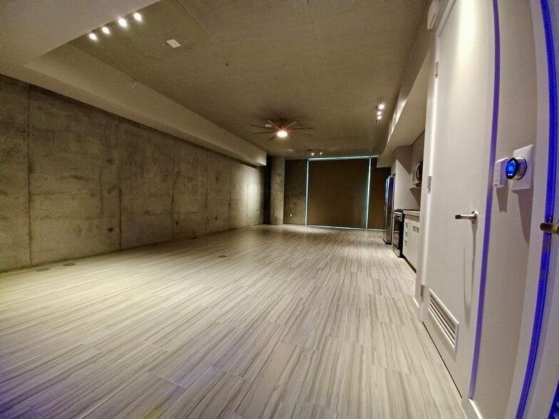 Building Photo - 353 E Bonneville Ave