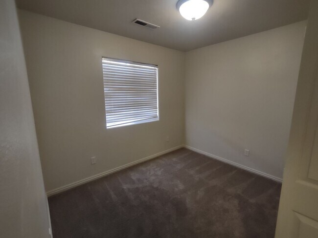 Building Photo - Fox Cove Unit