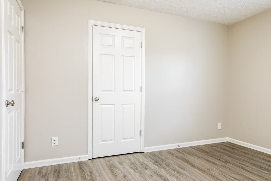 Building Photo - 172 Williamsburg Way