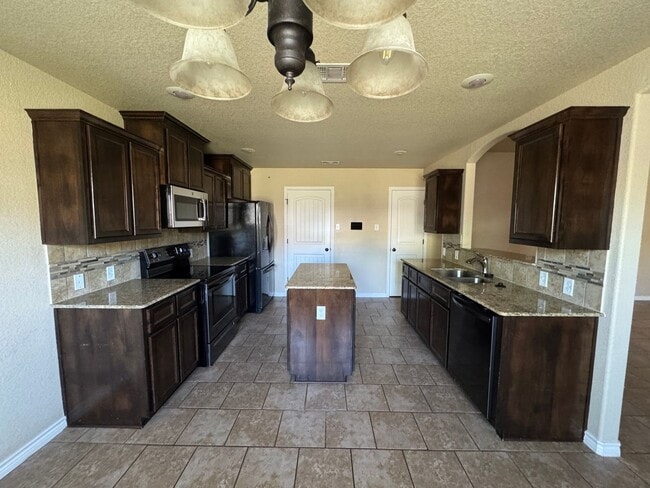 Building Photo - 6109 Newcastle Dr