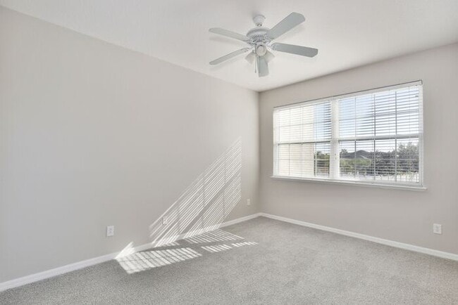 Building Photo - Spacious 4/2.5 Townhome in Gated Community in Avalon Park - Orlando