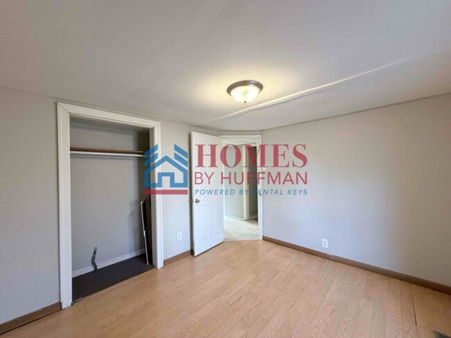 Building Photo - Two Bedroom House | Move In Ready