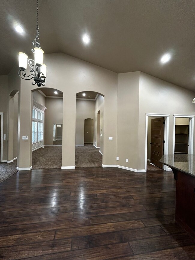 Building Photo - 3 Bedroom 2.5 Half Bath Home in Tuscany Vi...