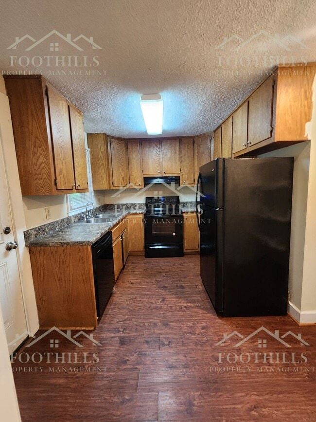 Building Photo - Charming 3-Bed, 2-Bath Home with Screened ...