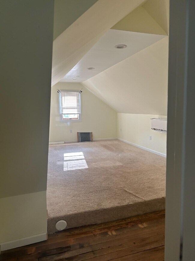 Building Photo - 1 Monroe Bay Ave