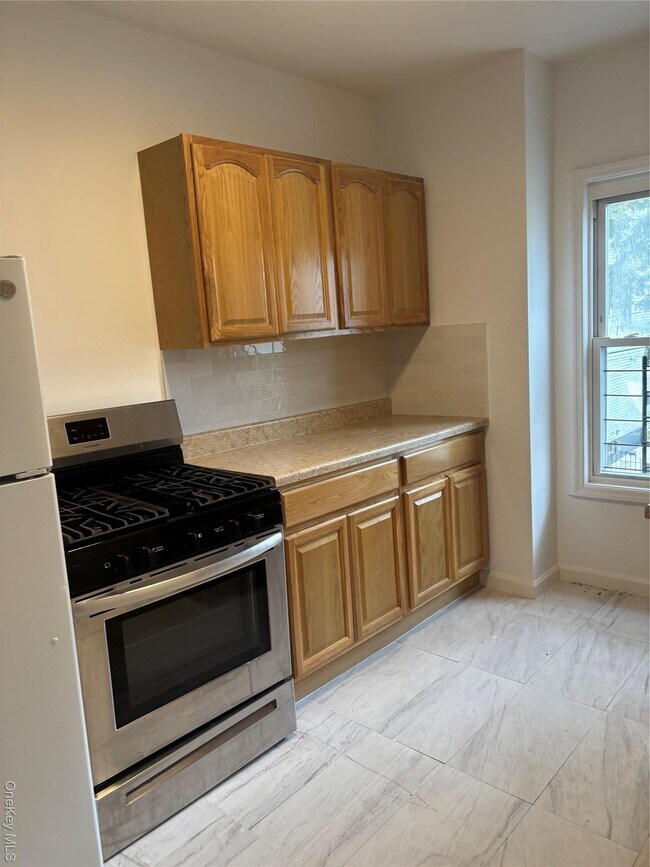 Building Photo - 10-59 McBride St