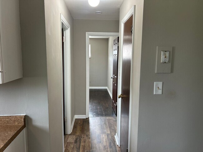 Building Photo - 7598 Boleyn Dr