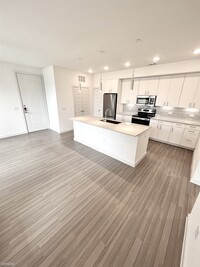 Building Photo - 2 br, 2 bath Condo - 1222 W Louis Henna Bl...