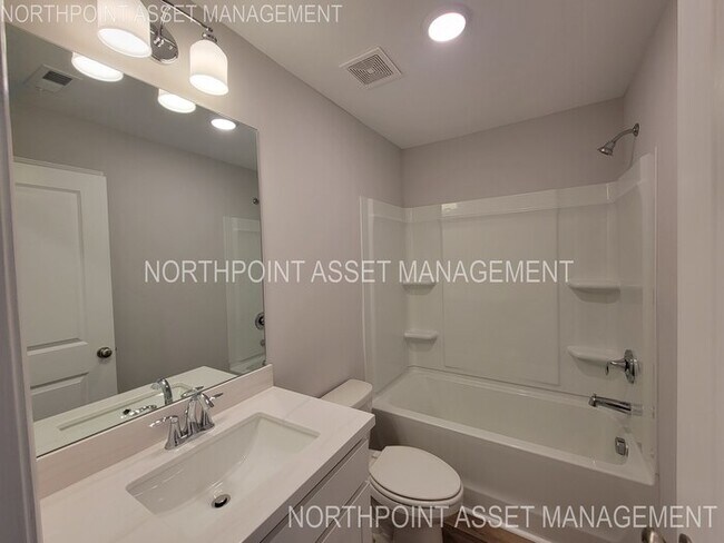 Building Photo - Gorgeous Luxury Townhome for Rent in Kenne...