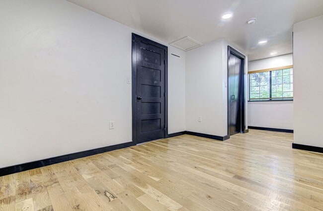 Building Photo - 1711 Brentwood St