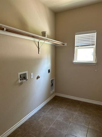 Building Photo - 5017 Hidden Pond Dr