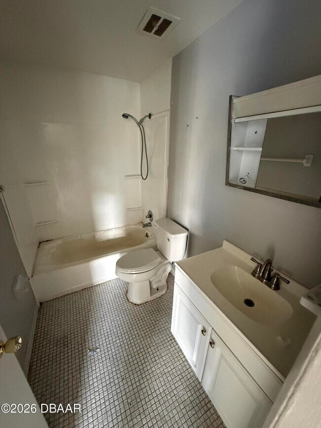 Building Photo - 1850 S Park Ave