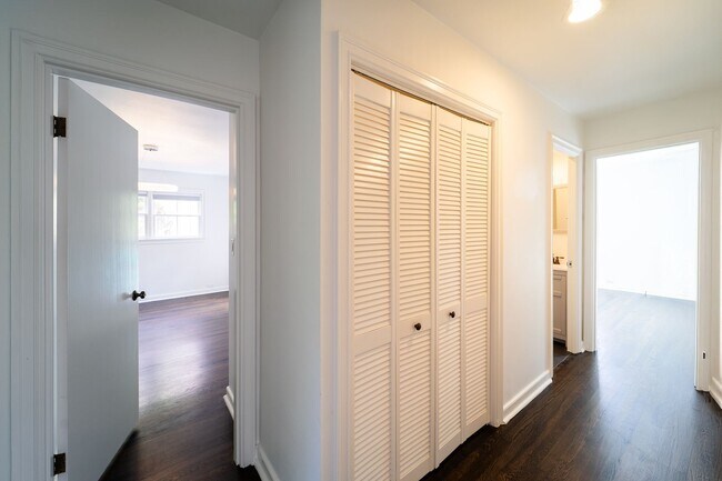 Building Photo - Newly Remodel Home in West Hills!