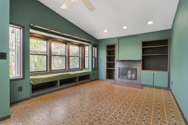 Building Photo - 1707 SW Binford Lake Pkwy