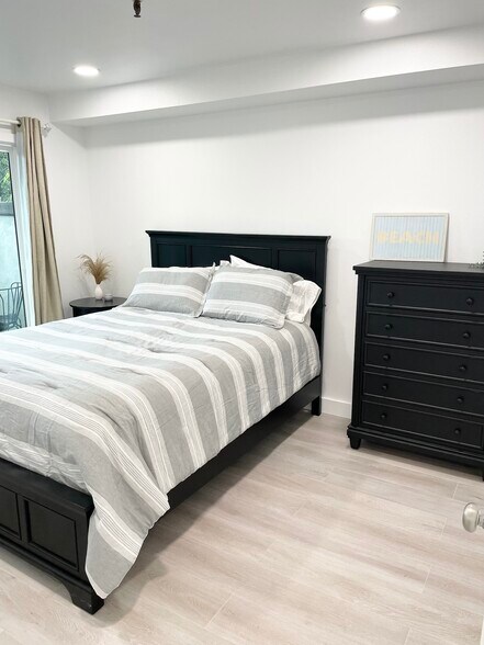 Building Photo - 3830 Avenida Del Presidente
