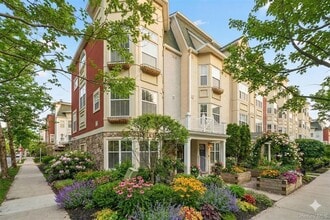 Building Photo - 2 Leeward Dr