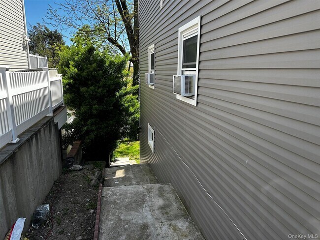 Building Photo - 56 Marwood Rd N