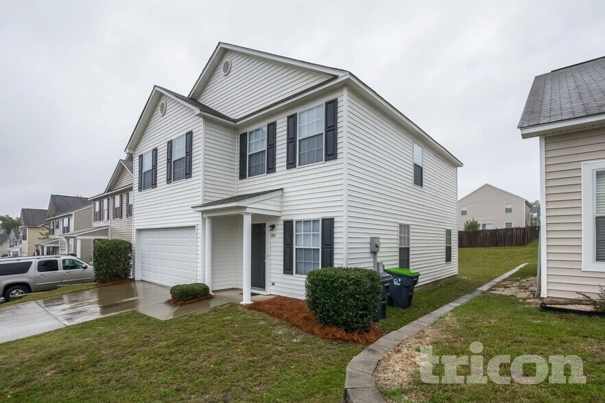 Building Photo - 104 Flyer Ct