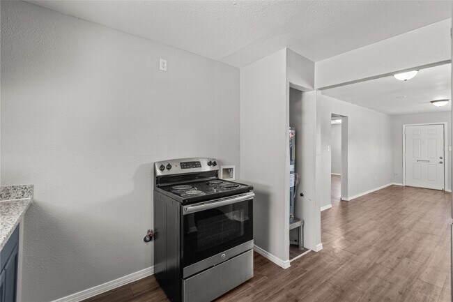 Building Photo - 5706 Pickfair St
