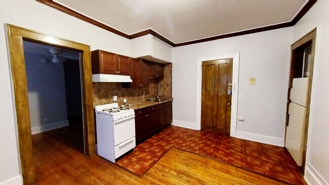 Building Photo - 693 Park Ave