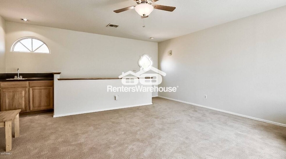 Building Photo - 11217 E Laurel Ln