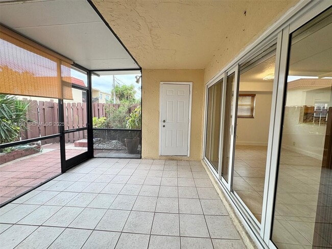 Building Photo - 6568 SW 41st Pl