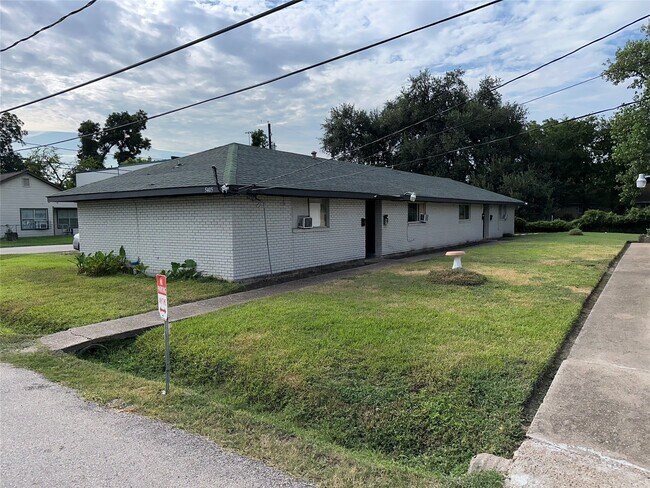 Building Photo - 5405 Suez St