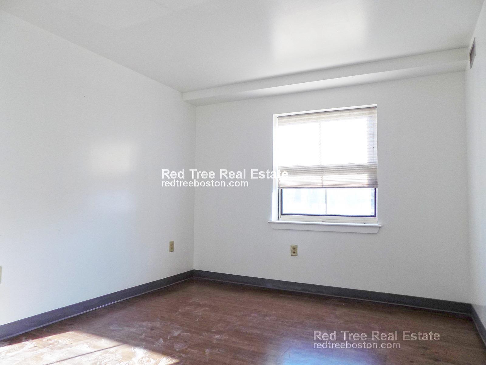 Building Photo - 1 Pine St