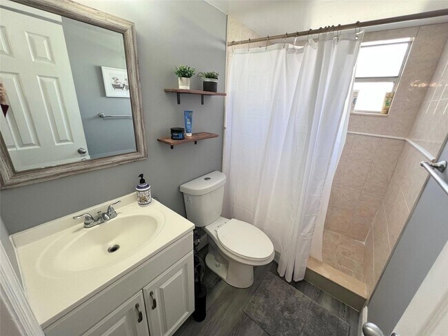 Building Photo - 1001 NW 45th St