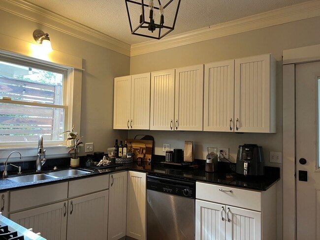 Building Photo - 3520 Lee Ave