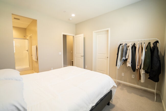 Building Photo - 2516 S Escondido Blvd