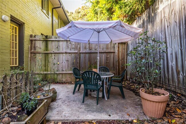 Building Photo - 520 Park Ave SE