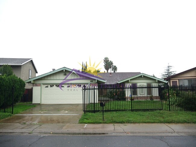 Primary Photo - Spacious 4 Bed 2 Bath 1,575 sqft Lincoln Village Home