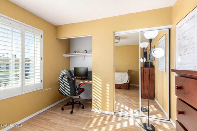 Building Photo - 2739 S Emerson Cir