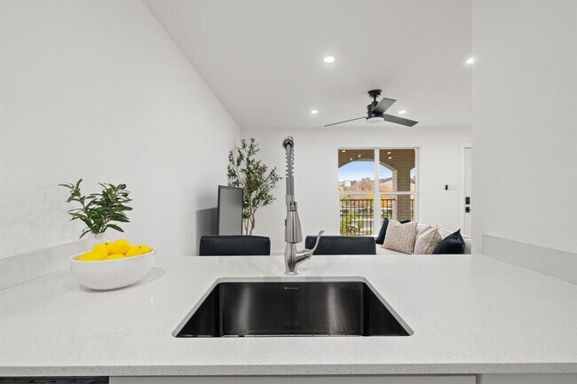 Building Photo - 5911 Sheridan Ave