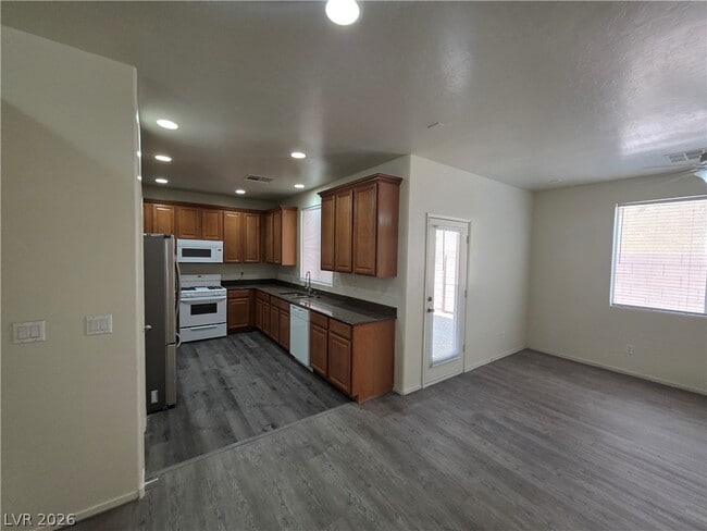 Building Photo - 7510 Perla Del Mar Ave