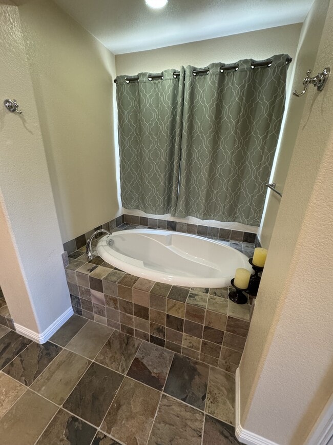 Building Photo - 851 Antilla Way
