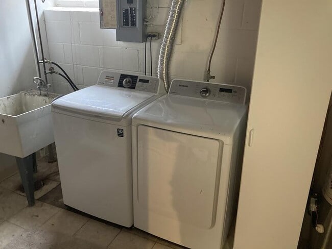 Building Photo - 4846 Birchwood Ln