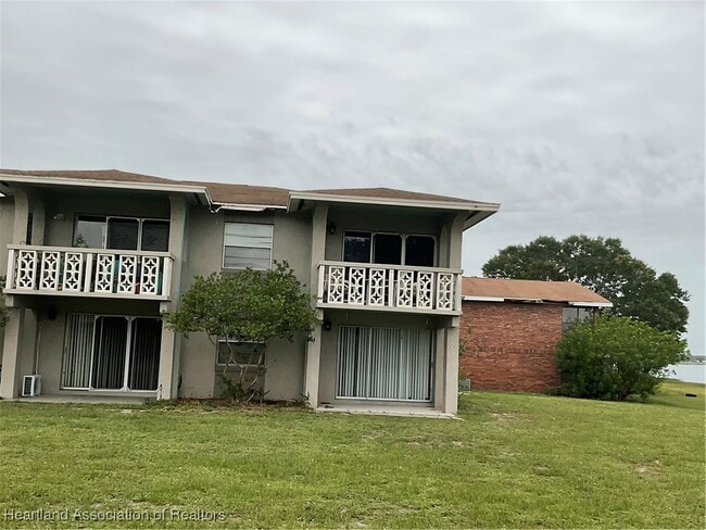Building Photo - 1011 Lakeview Dr