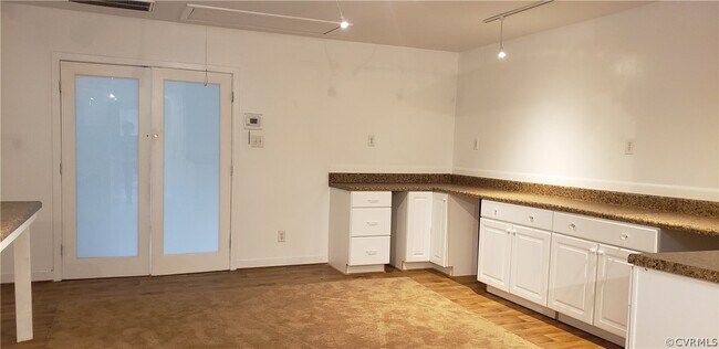 Building Photo - 10001 Redbridge Rd