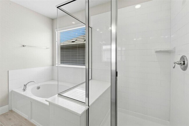 Building Photo - 9800 Betulla Dr
